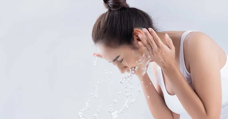 Làm sạch và sáng da
